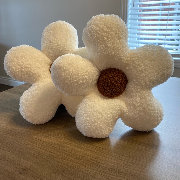 Other - Cozy Handmade Sherpa Flower-Shaped Pillow